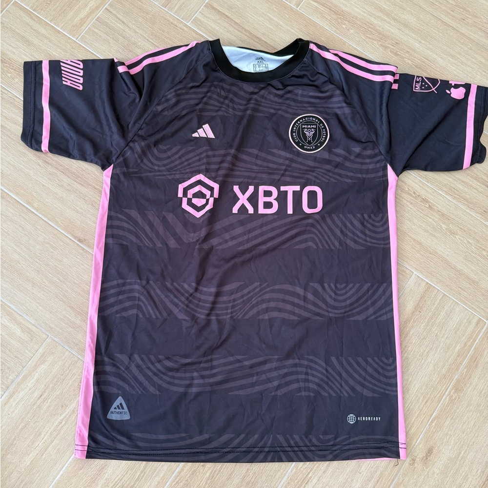Adidas  men’s Black and Pink messie Jersey tshirt